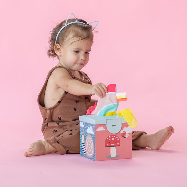 Taf Toys lavinamasis žaislas - jutiminė audinių dėžutė Kimmy Koala Wonder Tissue Box