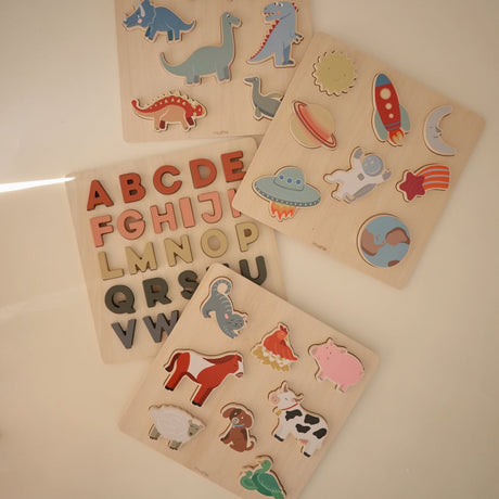 Mushie izglītojošo rotaļlietu krūzes tornis — primārās krāsas (oriģināls) 