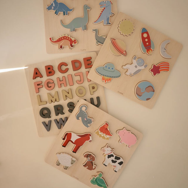 Mushie izglītojošo rotaļlietu krūzes tornis — primārās krāsas (oriģināls) 