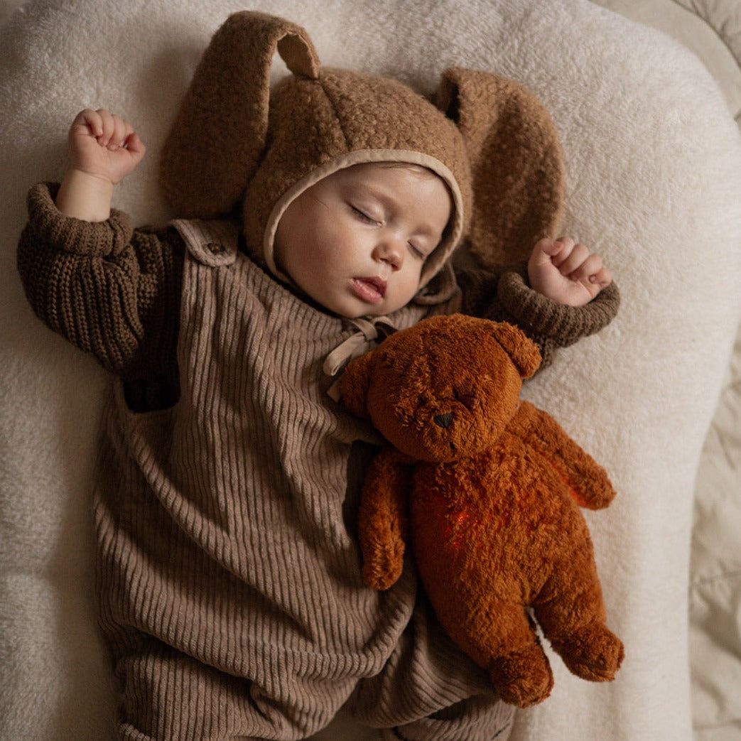 Moonie 2.0 migdukas Organic Humming Bear - Caramel su garso įrašymo funkcija