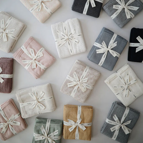 Mushie Knitted Plaid Textured Dots põsepuna 