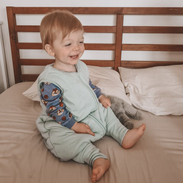 Natulino NATURALS LITTLE WALKERS™ dvisluoksnis kūdikio miegmaišis ciemnoniebieski (tamsiai mėlynas)