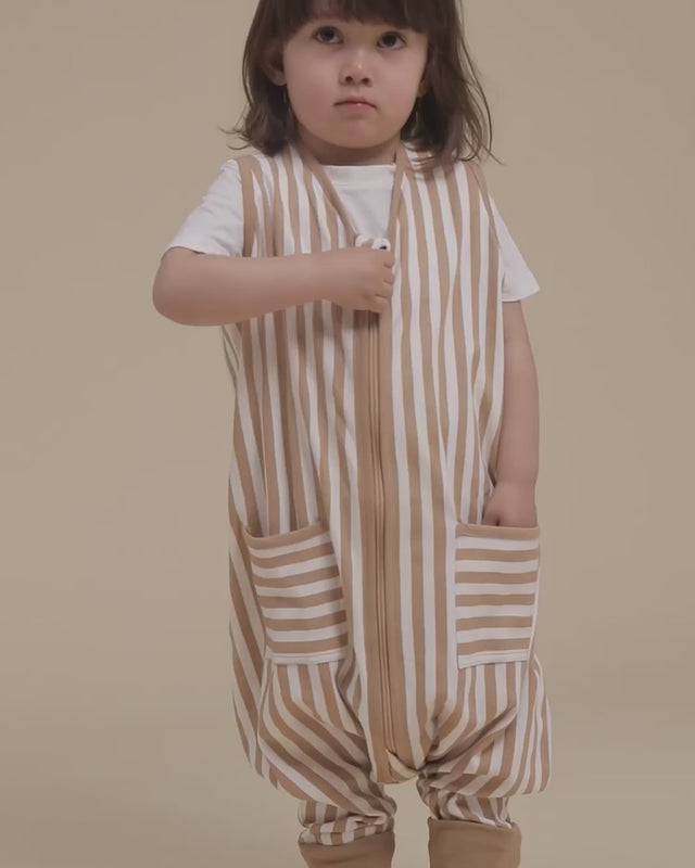 Molis&Co pižama - miegmaišis su kojytėmis ir atverčiamomis kojinėmis TOG 0.5 Sand Stripes