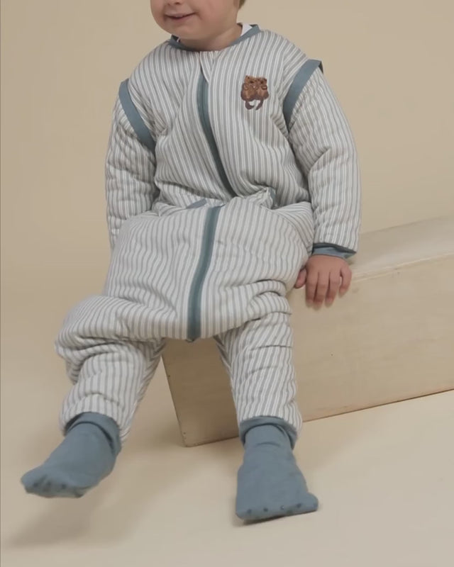 Molis&Co pižama - miegmaišis su rankovėmis, kojytėmis ir atverčiamomis kojinėmis TOG 2.5 Blue Stripes