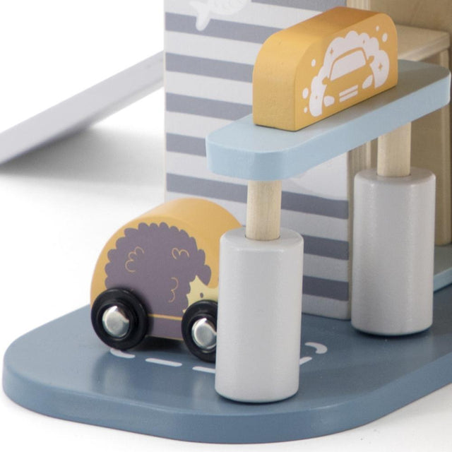 PolarB medinis automobilių garažas