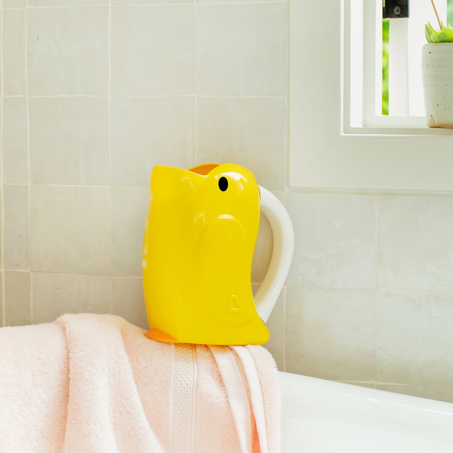 Munchkin piltuvėlis galvytei plauti Ančiukas/Duckling Bath Rinser (4890360479826)