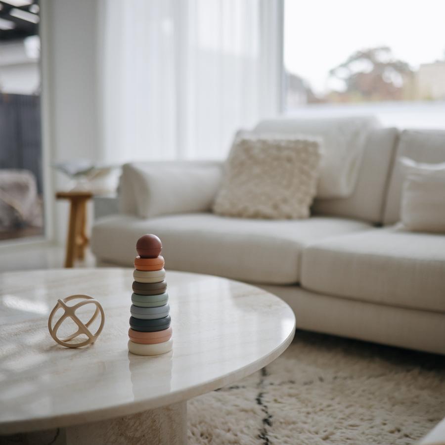 Mushie silikona košļājamā bumbiņa Shifting Sand 