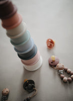 Mushie lavinamasis žaislas puodelių bokštas - Pagrindinės spalvos (Original)
