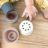 Mushie lavinamasis žaislas puodelių bokštas - Miško spalvos (Forest)