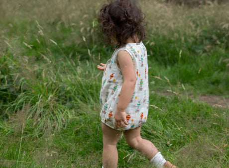 Mazo zaļo radikāļu kombinezons "Take to the Skies" - bēšs