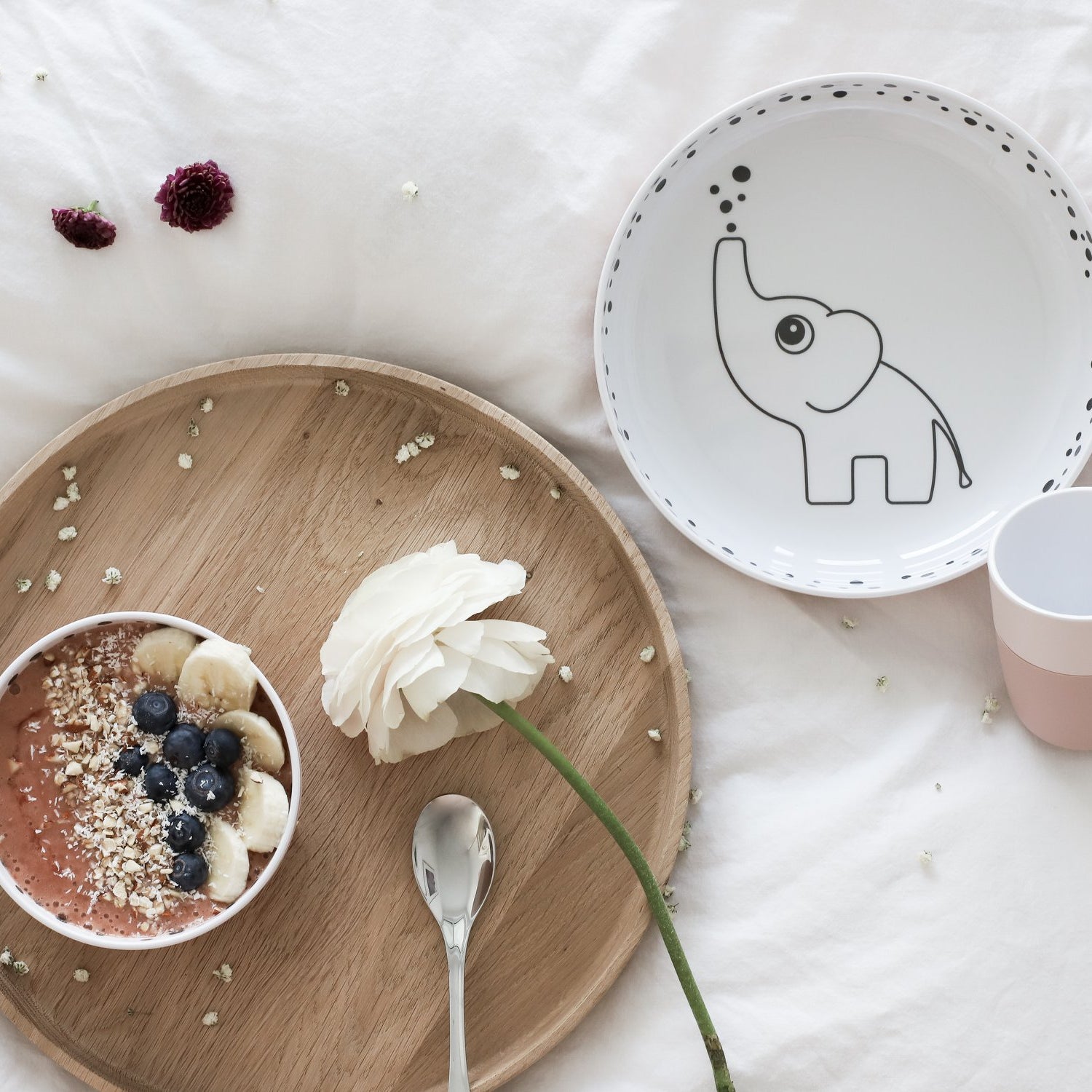 Done by Deer lėkštutė Yummi "Linksmieji taškučiai" / "Happy dots" (mėlyna) (4560163012690)