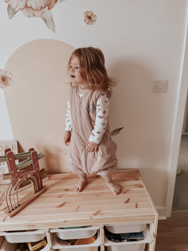 Natulino NATURALS LITTLE WALKERS™ kahekihiline beebi magamiskott GOTS puuderroosa