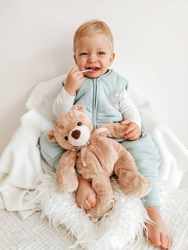 Natulino NATURALS LITTLE WALKERS™ kolmekihiline beebi magamiskott GOTS celadon (mündivärvi)