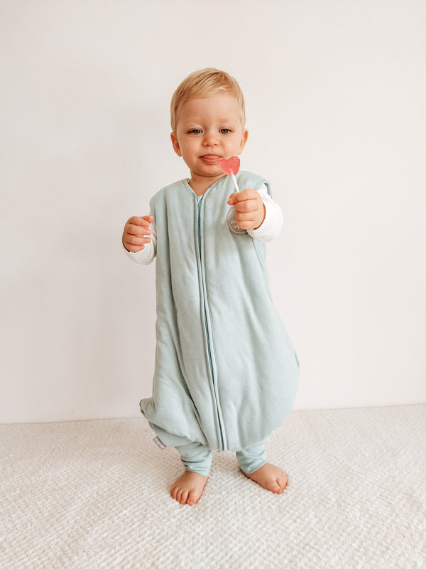 Natulino NATURALS LITTLE WALKERS™ kolmekihiline beebi magamiskott GOTS celadon (mündivärvi)