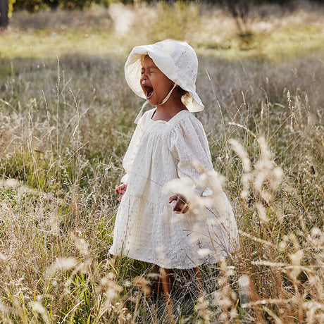 Elodie Details kepurė nuo saulės Angliškais nėriniais (Embroidery Anglaise)